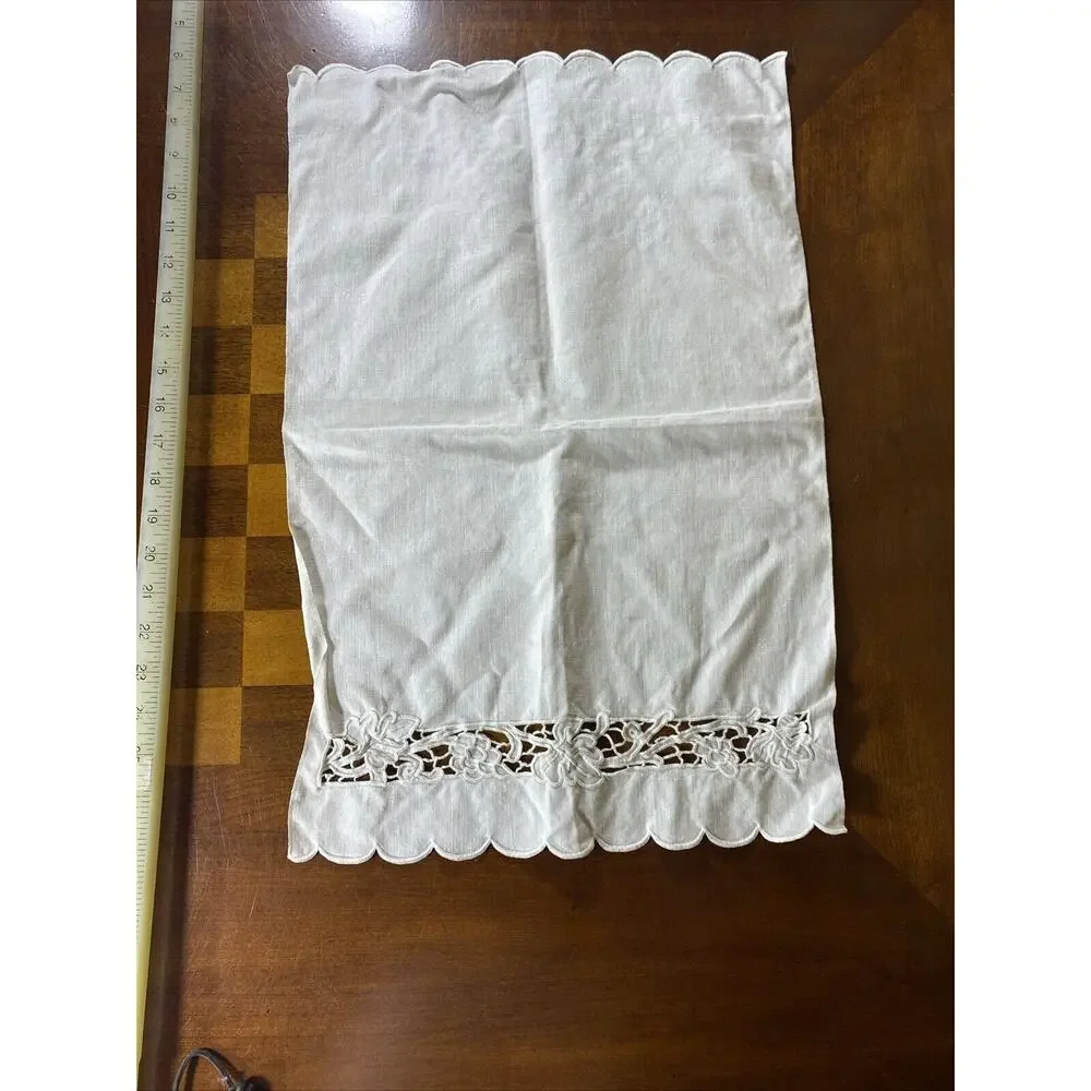 Lot 8 VTG Family Table Cloth Linens Doilies Runner Embroidery Lace Crochet‎ READ
